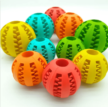 Interactive Rubber Slow Feeder Dog Ball - H3NRY’S WORLD